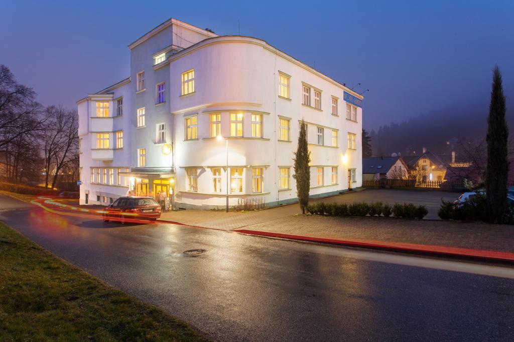 Hotel Grand Tanvald Kültér fotó